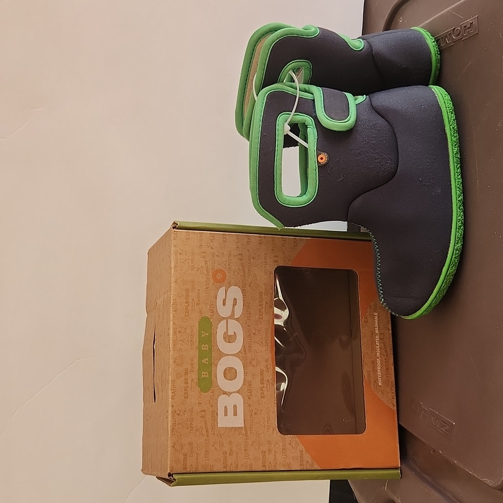 Bogs waterproof low boots size 10